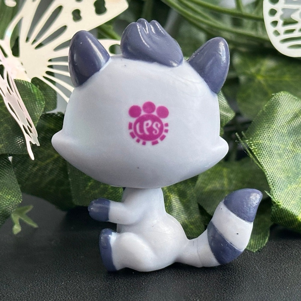 Littlest Pet Shop LPS 3750 Mackie McMask Purple Blue Raccoon Hazel - Picture 2 of 3